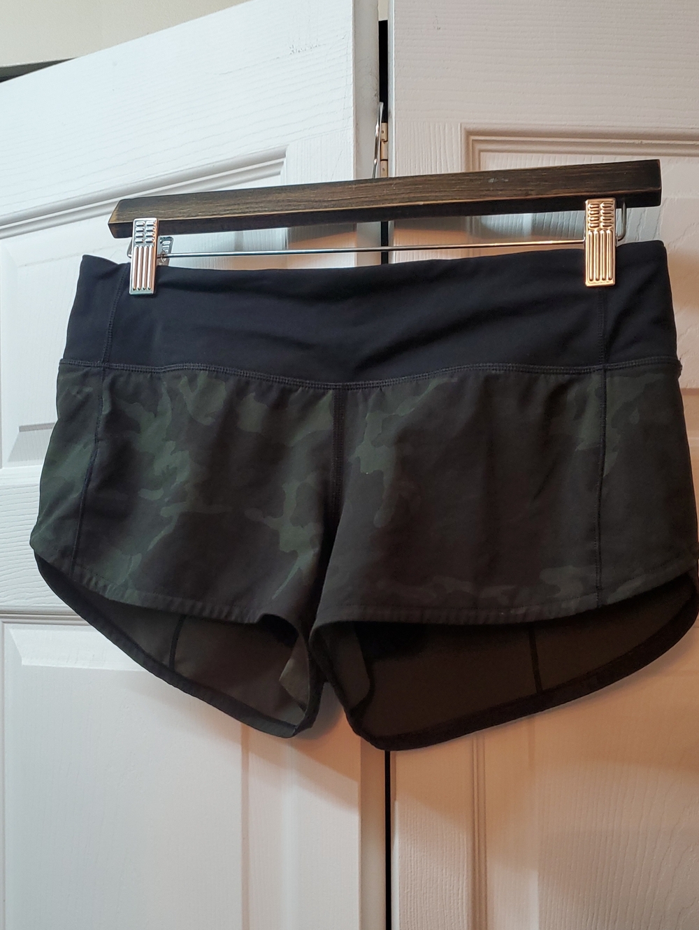LULULEMON SIZE 4 Women's Camo Athletic Shorts